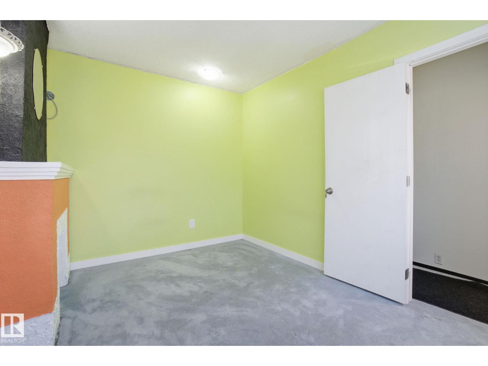 11514 92 ST NW - 4