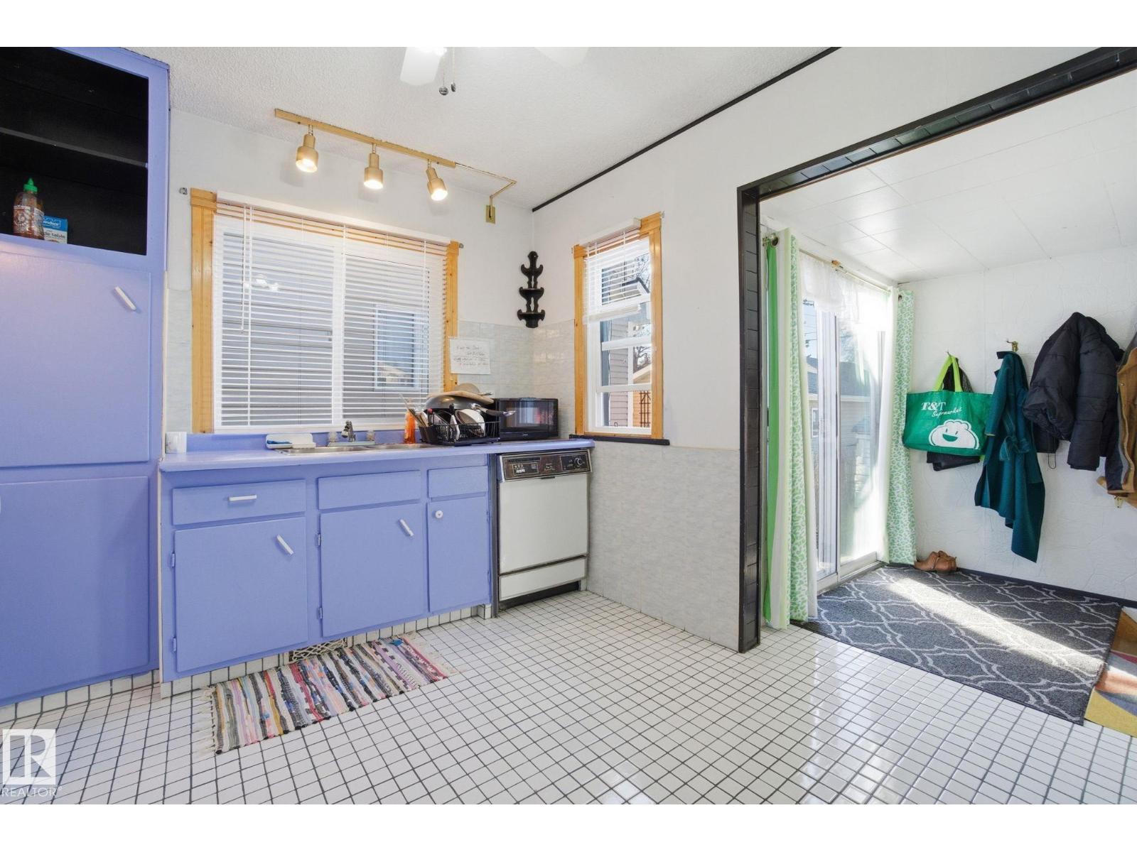 11514 92 ST NW - 10