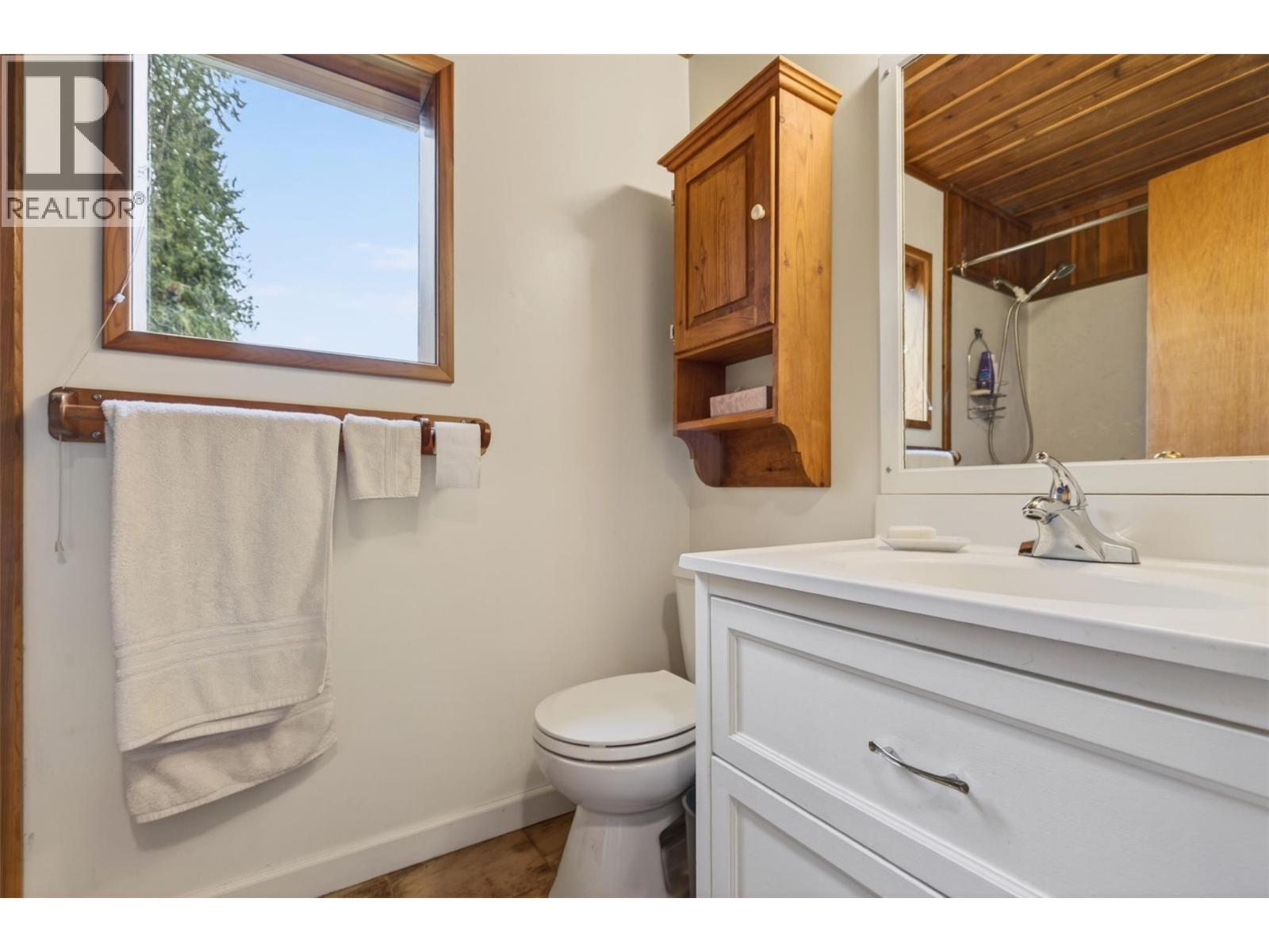7465 Squilax-Anglemont Road, Anglemont