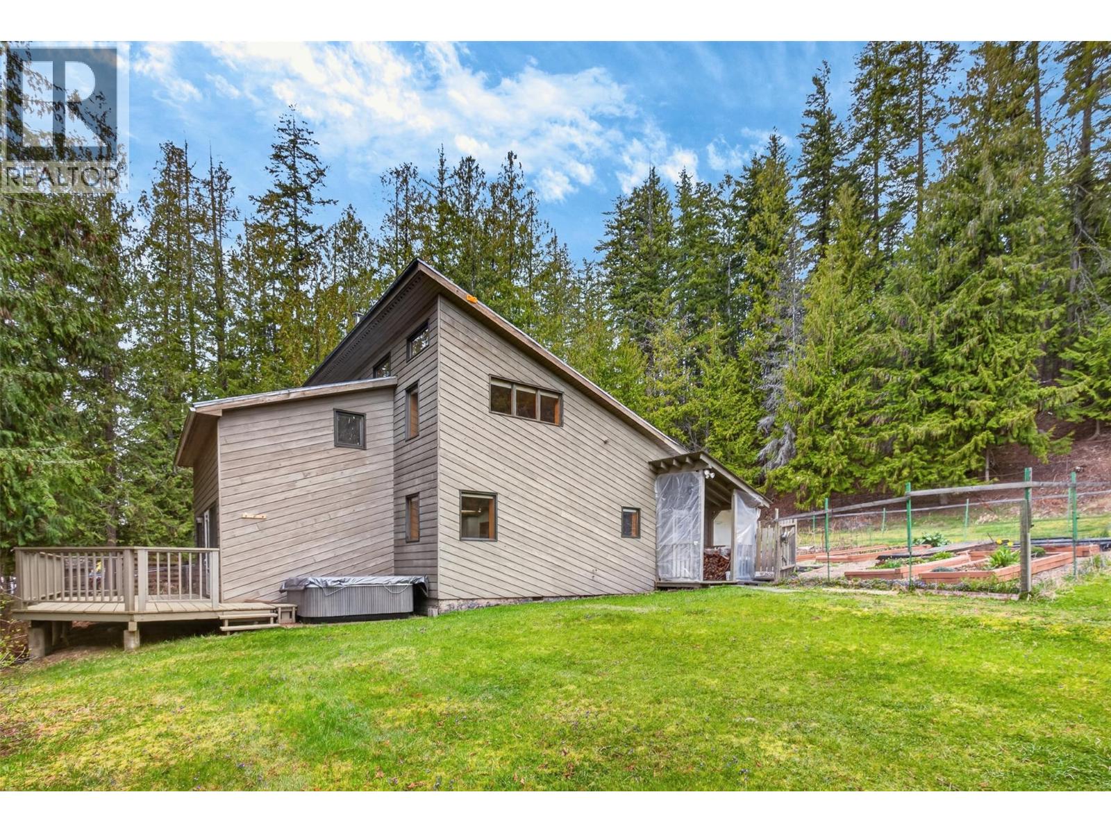7465 Squilax-Anglemont Road, Anglemont