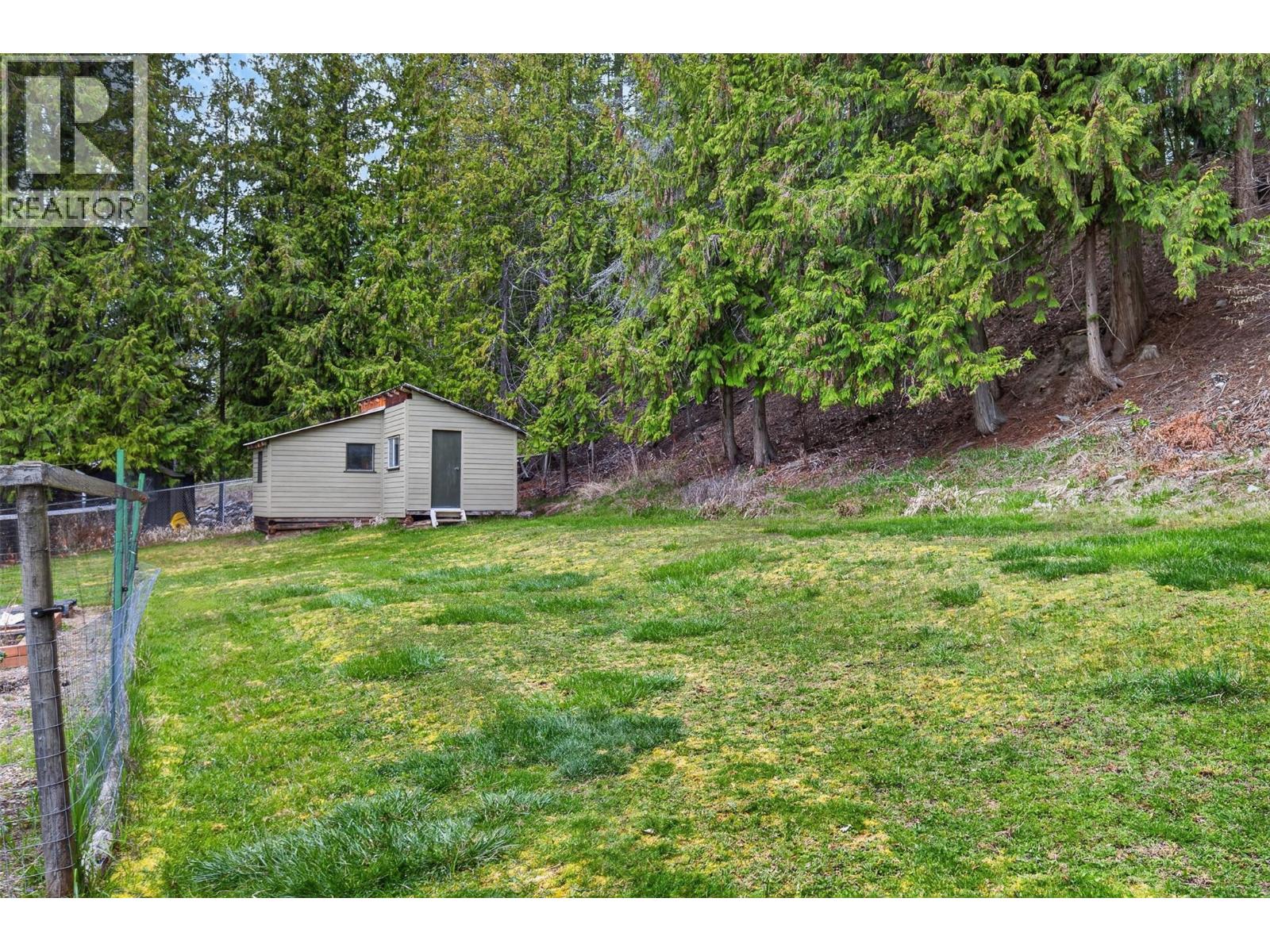 7465 Squilax-Anglemont Road, Anglemont