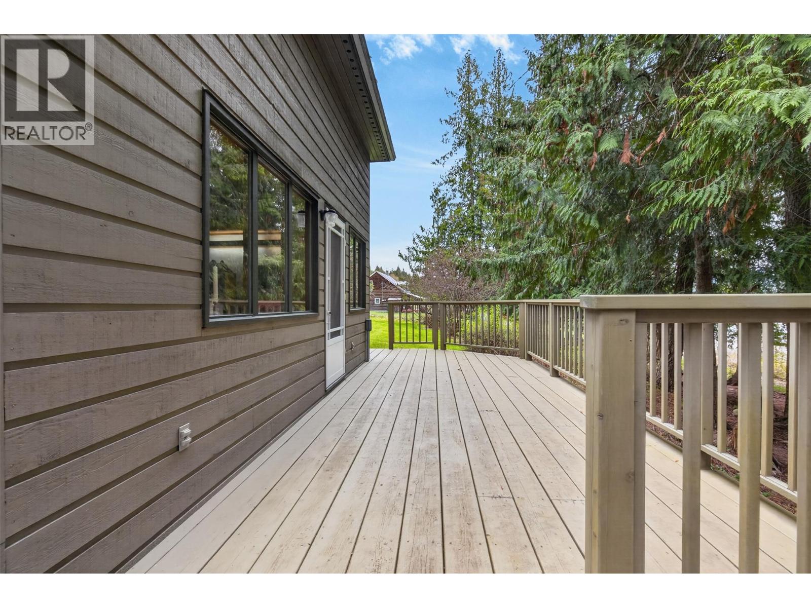 7465 Squilax-Anglemont Road, Anglemont