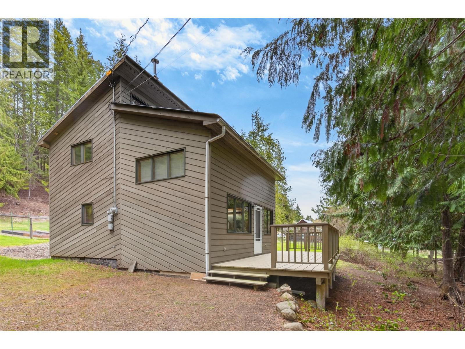 7465 Squilax-Anglemont Road, Anglemont