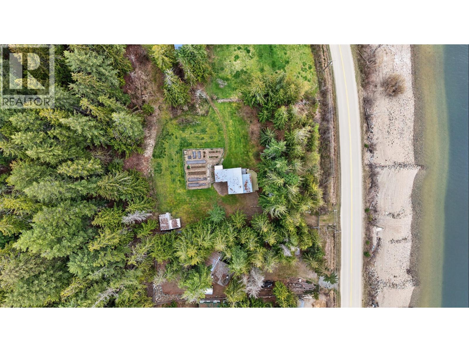 7465 Squilax-Anglemont Road, Anglemont