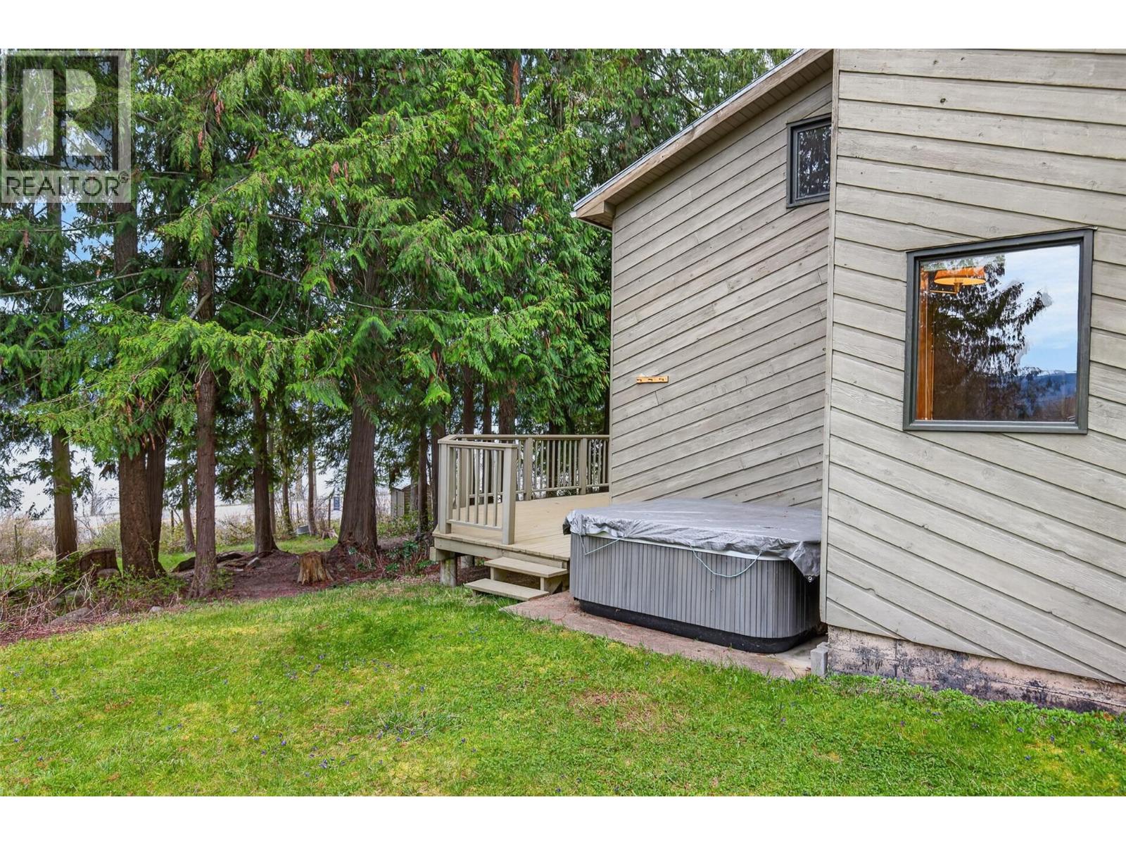 7465 Squilax-Anglemont Road, Anglemont