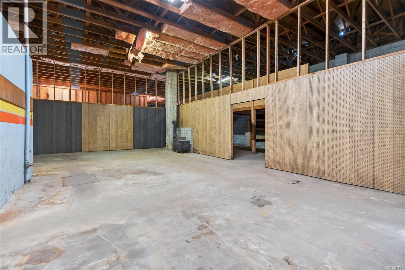 1049 McPhee Ave, Courtenay