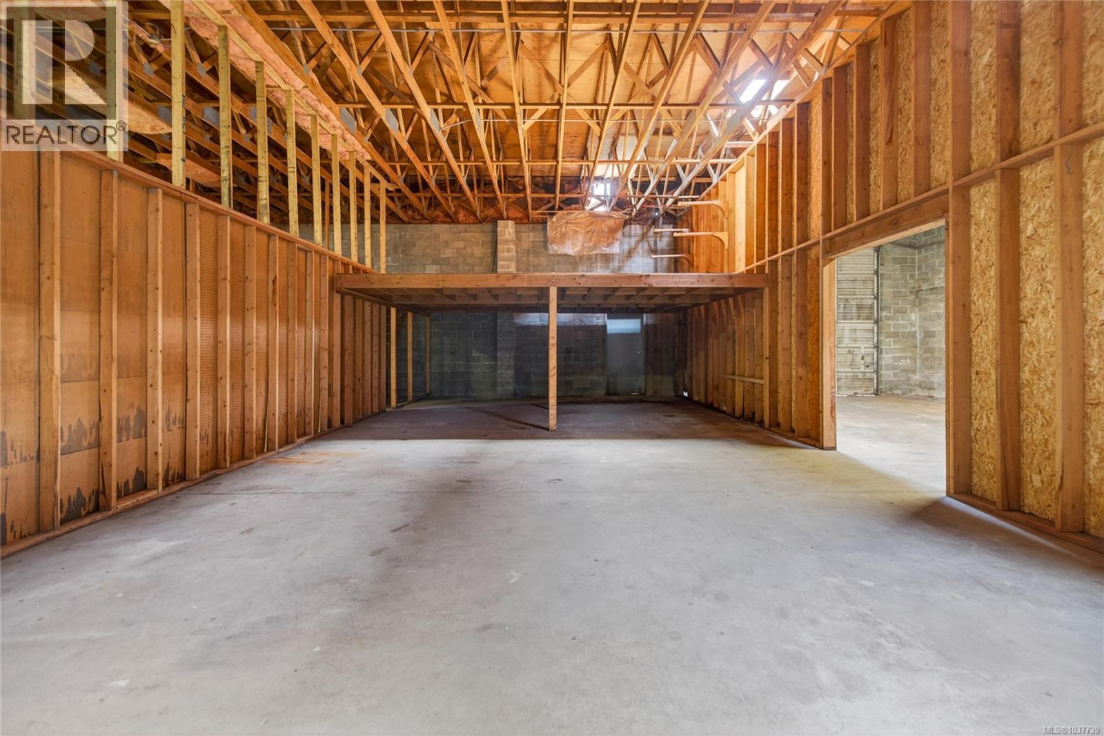 1049 McPhee Ave, Courtenay