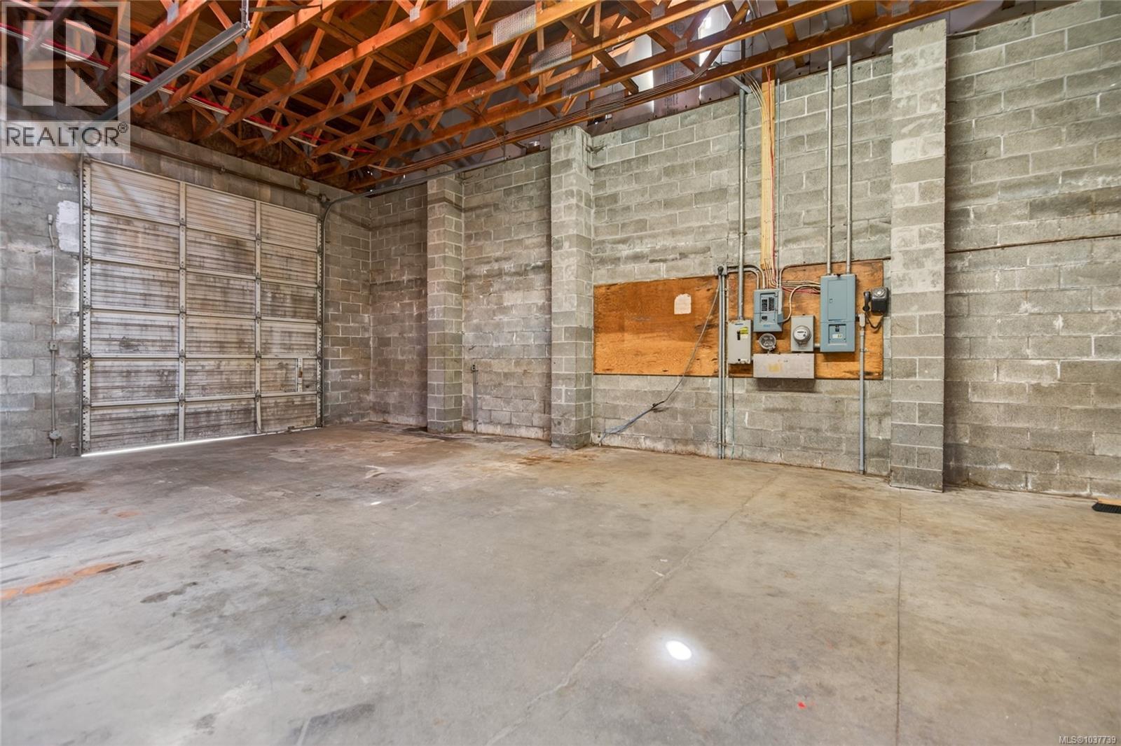 1049 McPhee Ave, Courtenay