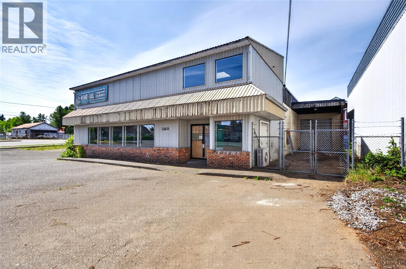 1049 McPhee Ave, Courtenay