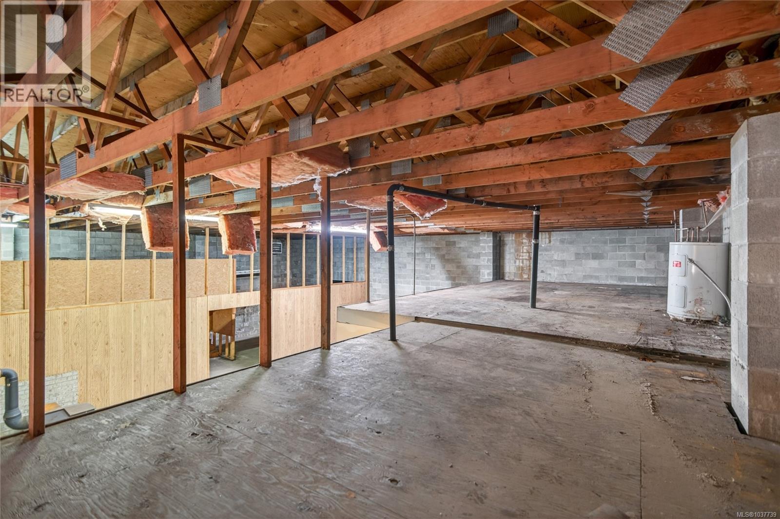 1049 McPhee Ave, Courtenay