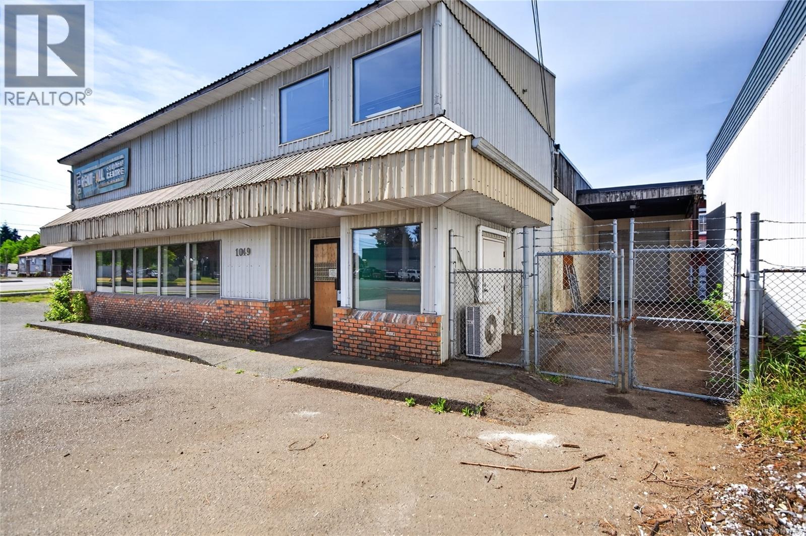 1049 McPhee Ave, Courtenay