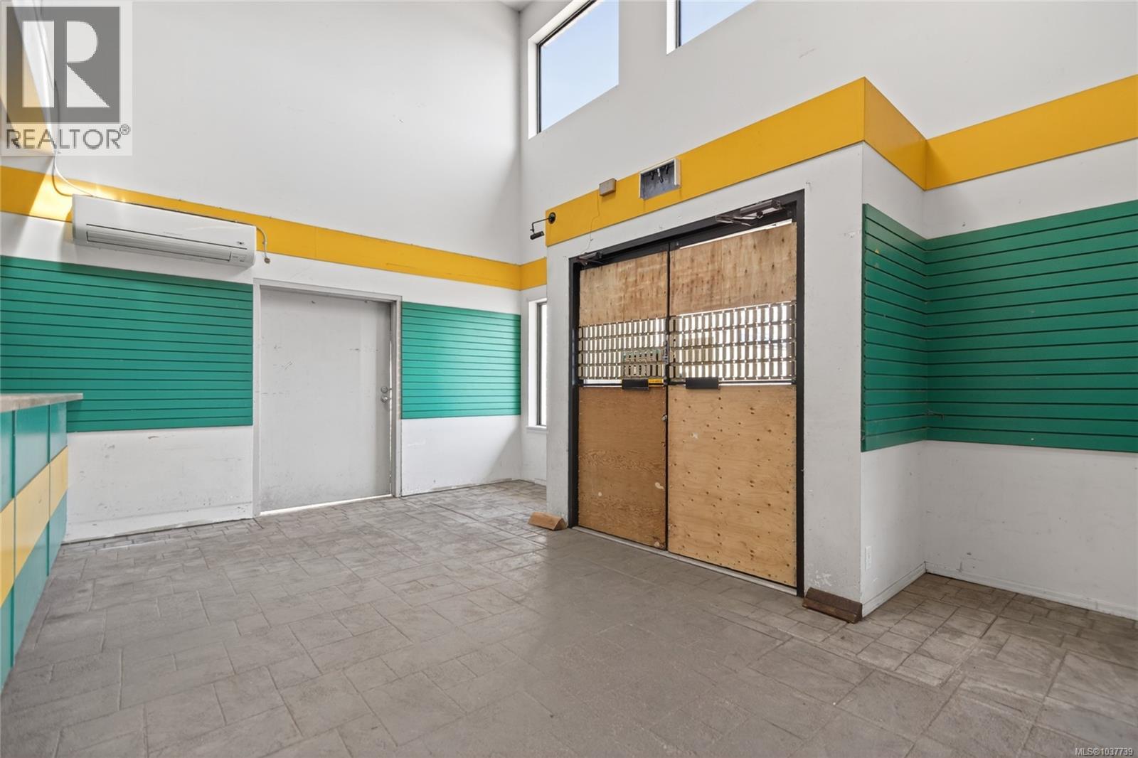 1049 McPhee Ave, Courtenay