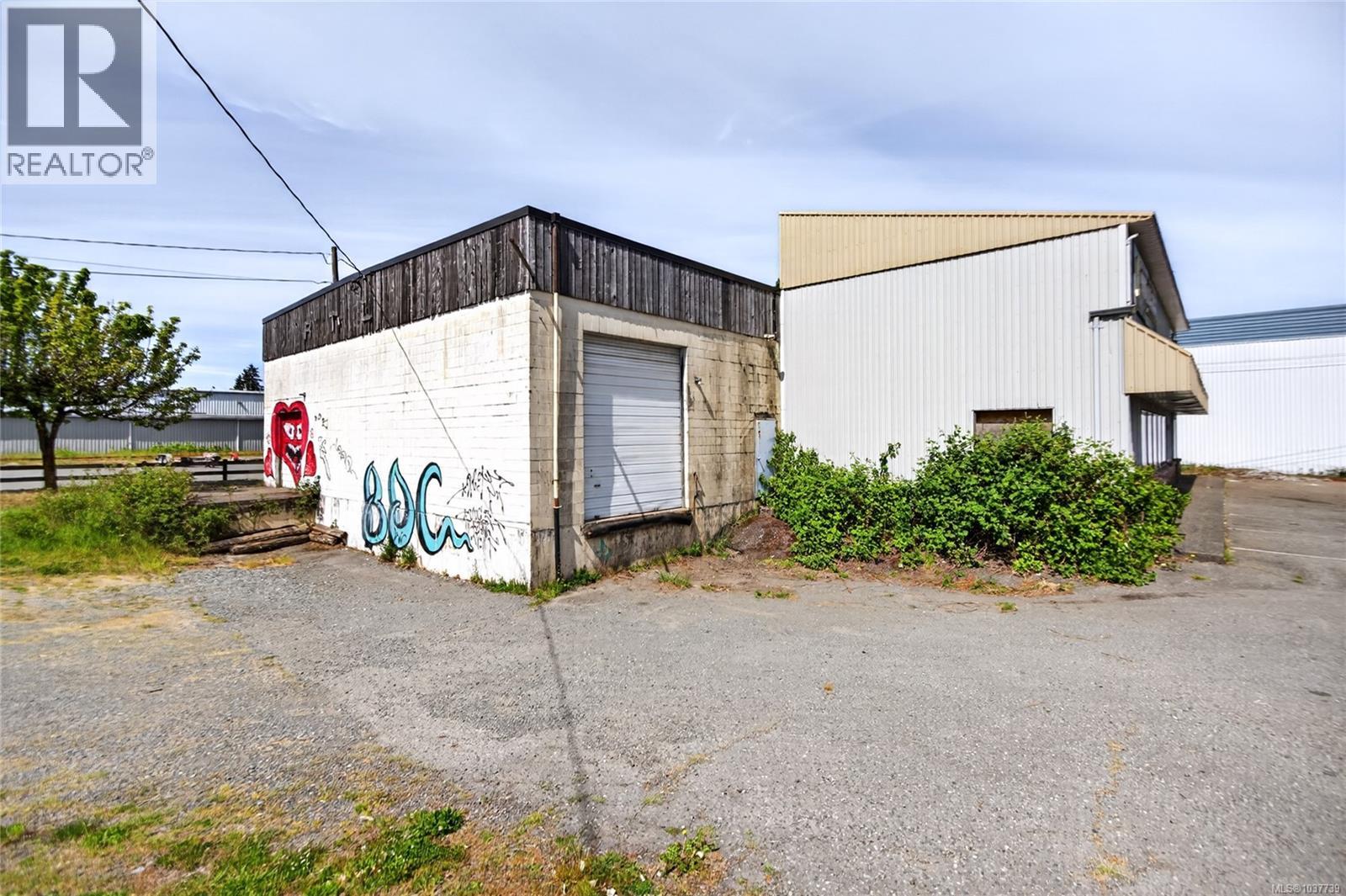 1049 McPhee Ave, Courtenay