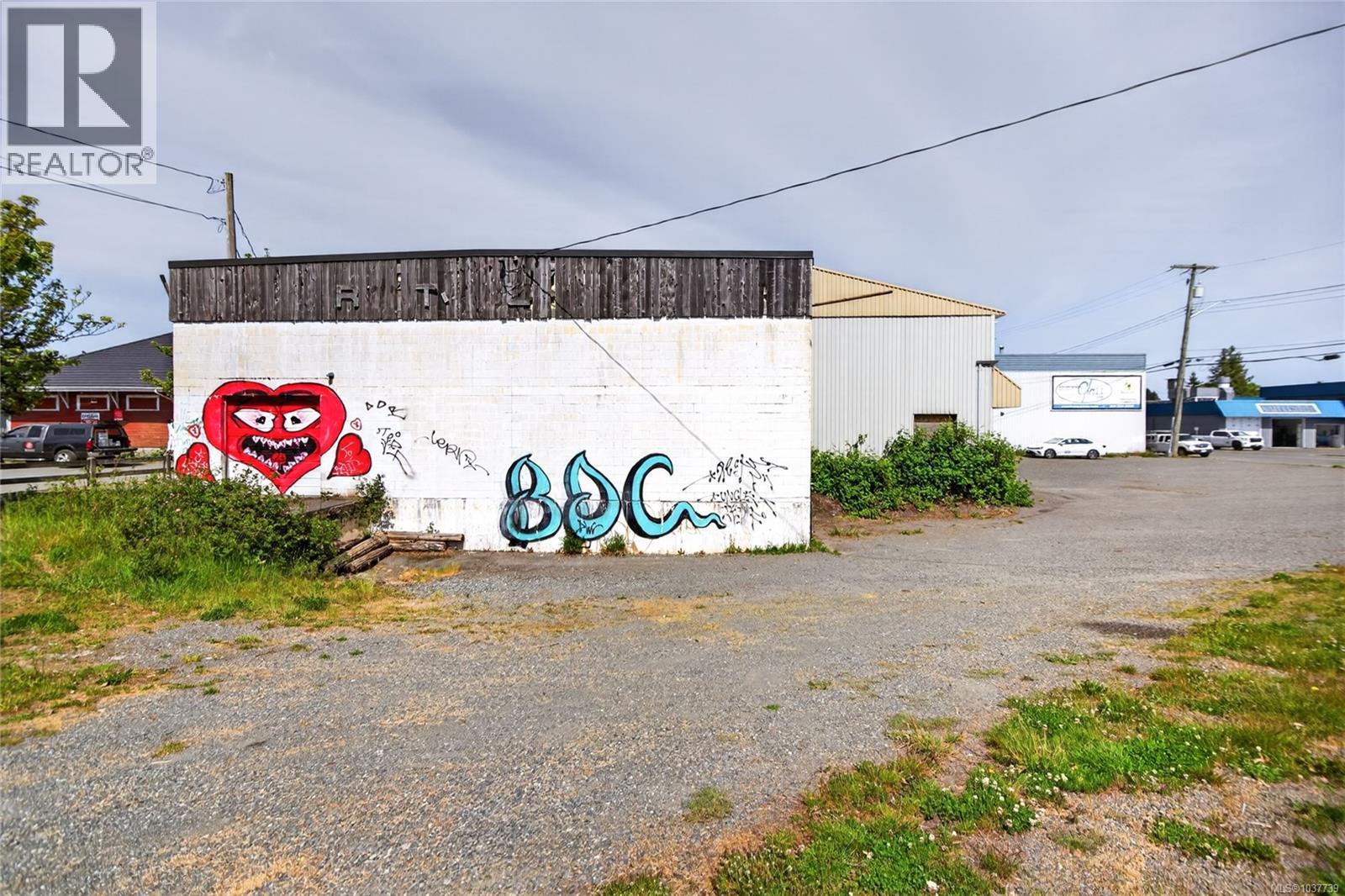 1049 McPhee Ave, Courtenay