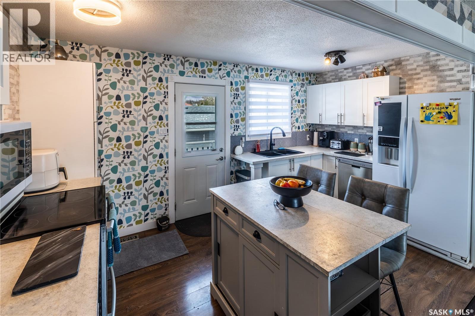 1304 Athabasca STREET W - 6