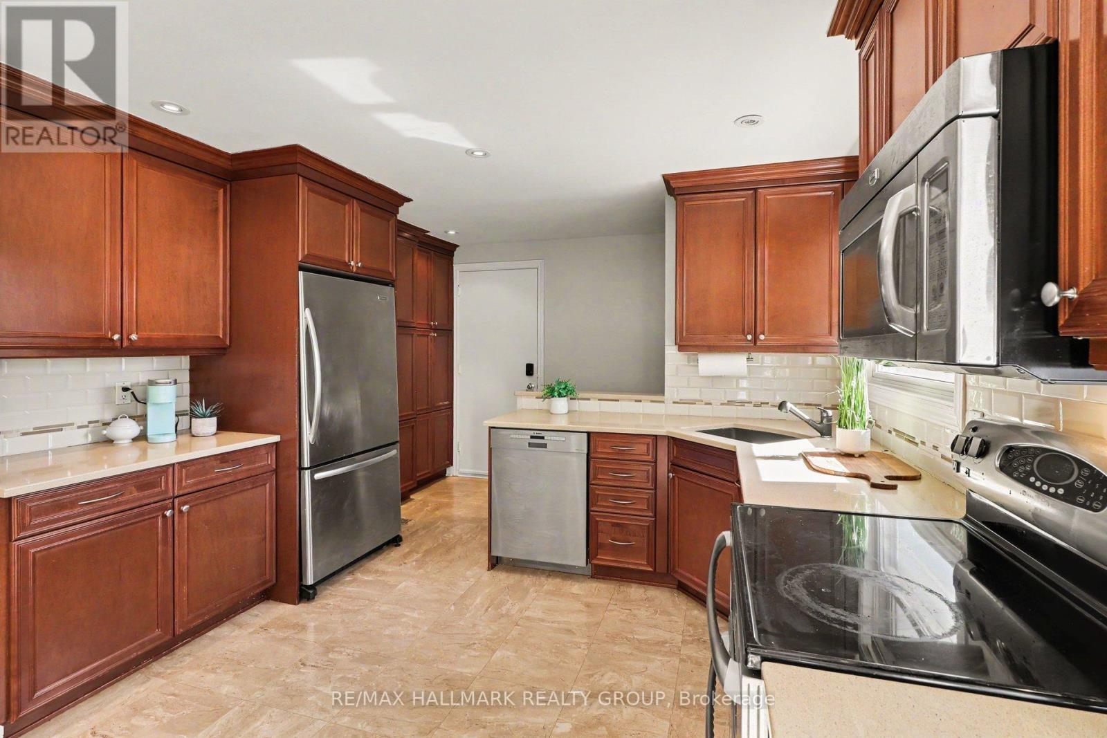 2640 ULSTER CRESCENT - 10