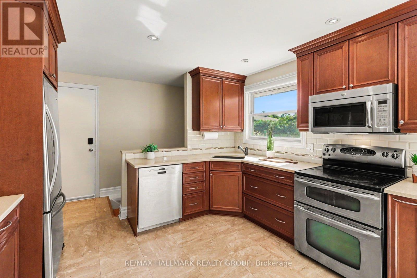 2640 ULSTER CRESCENT - 11