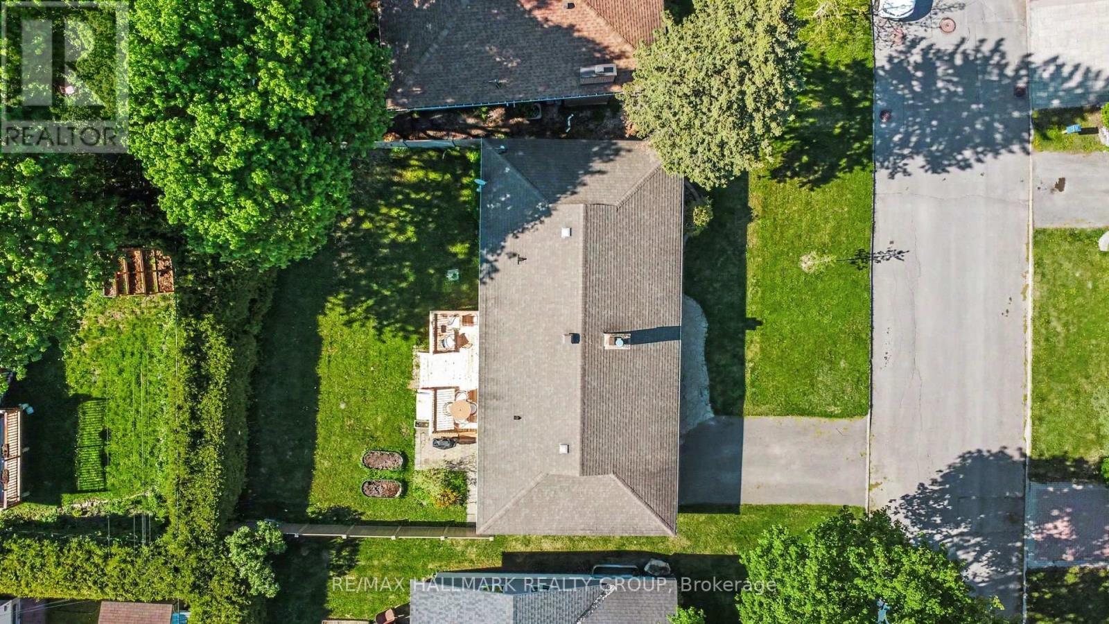 2640 ULSTER CRESCENT - 32