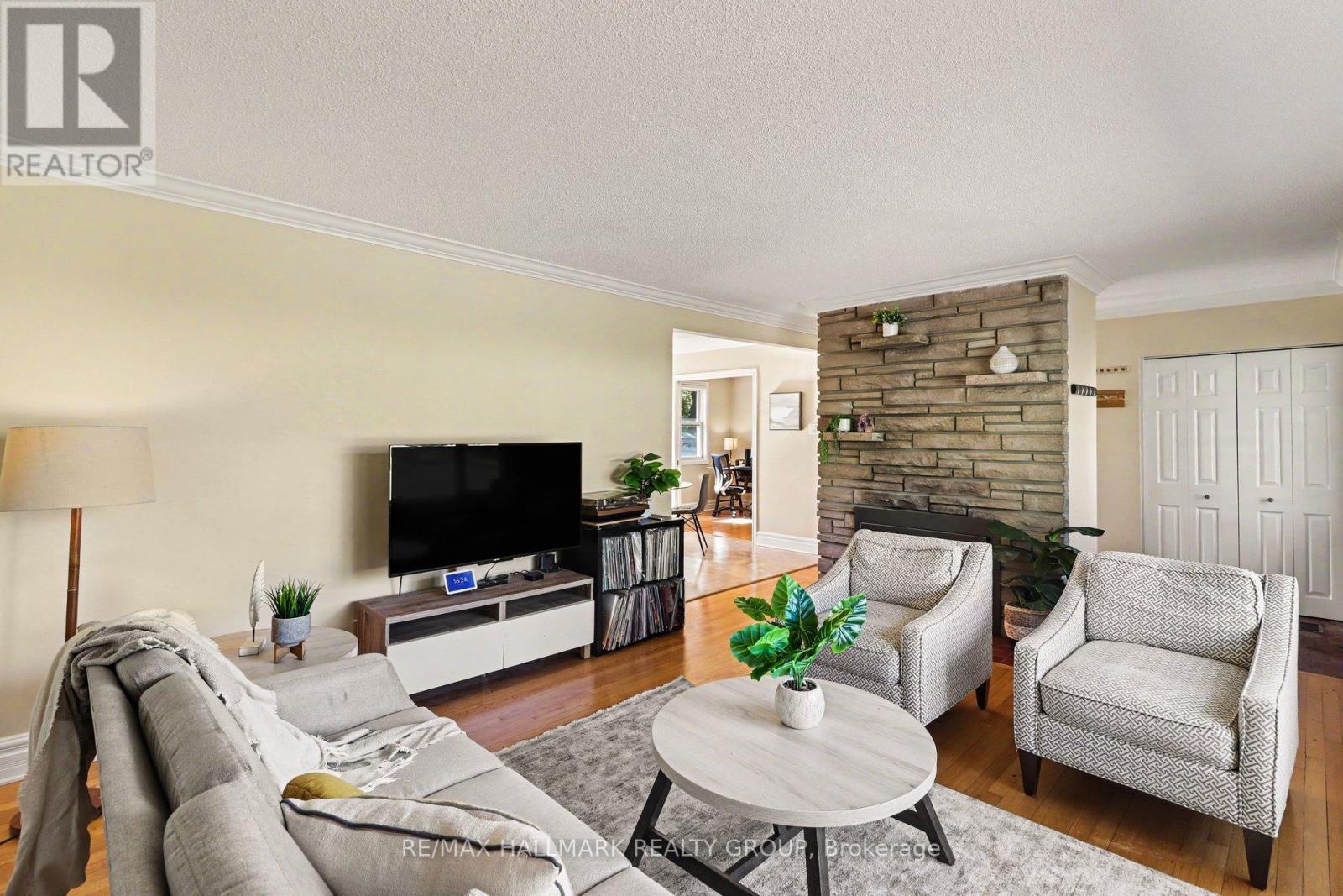 2640 ULSTER CRESCENT - 6