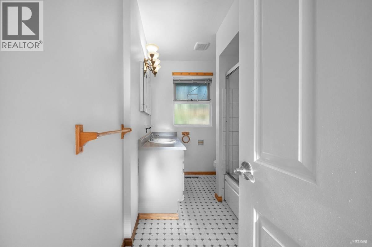 Photo of 332 LAURENTIAN CRESCENT 12