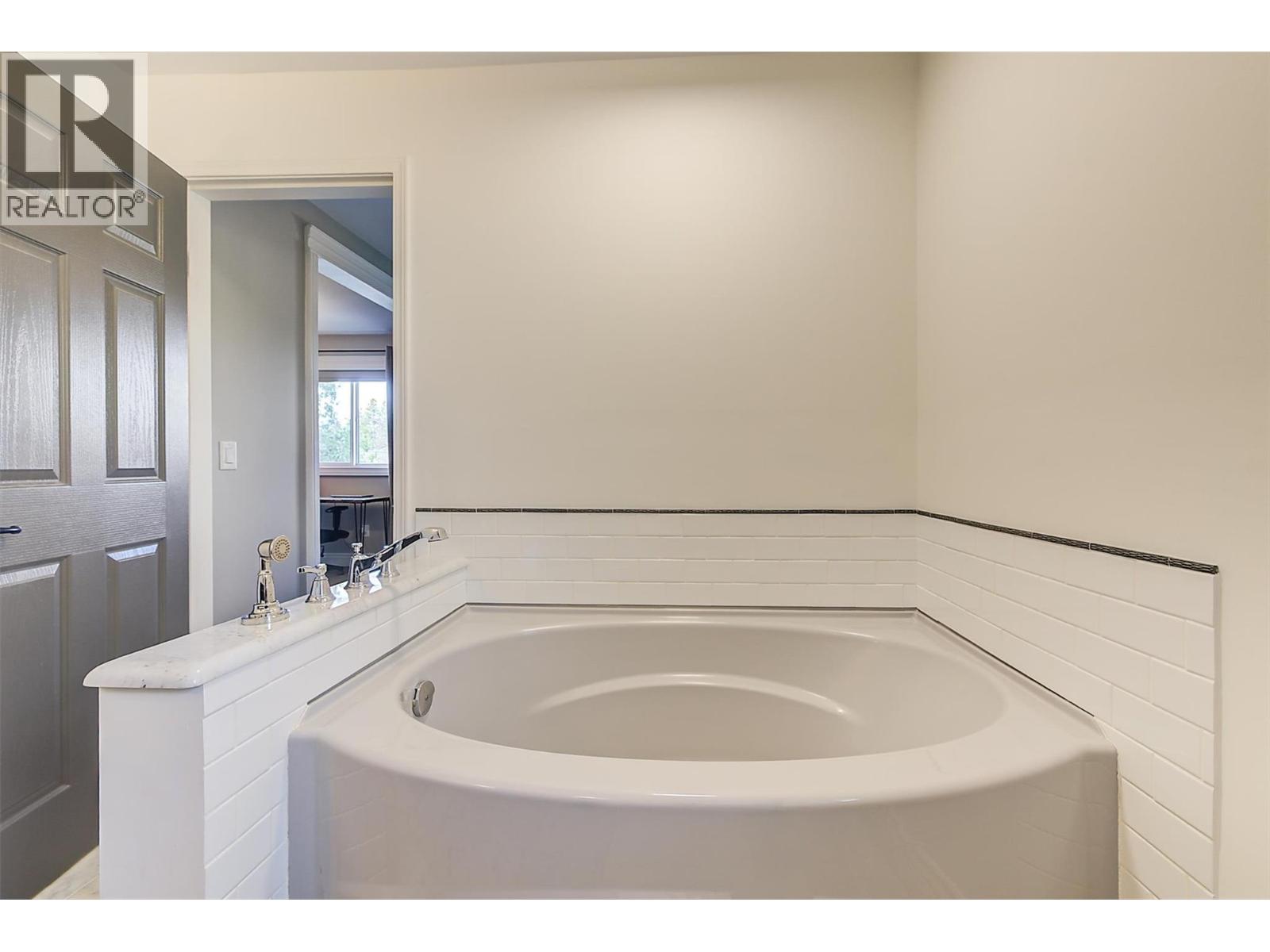  2511 Quail Lane, Kelowna