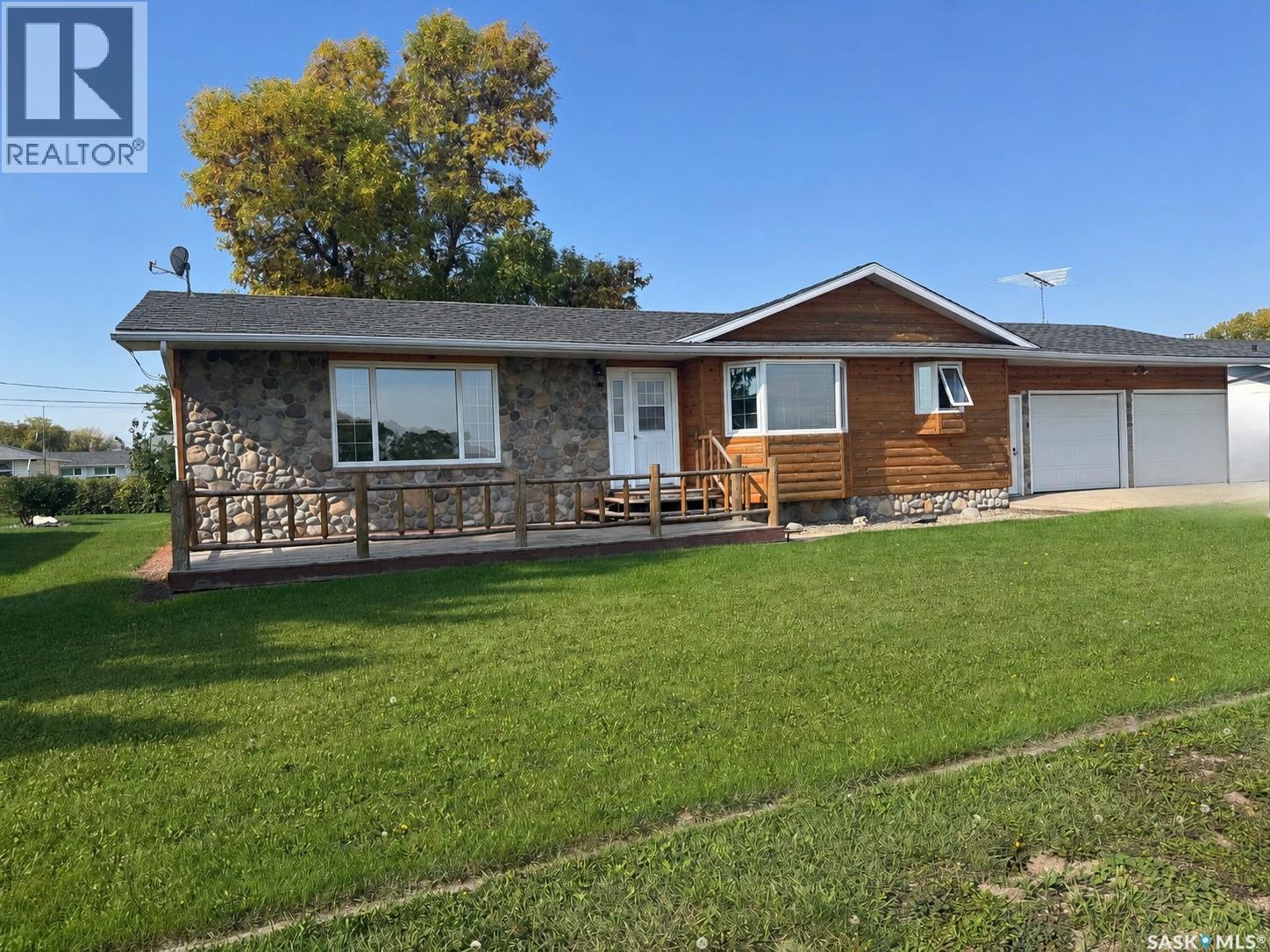 203 MacDonald STREET - 1