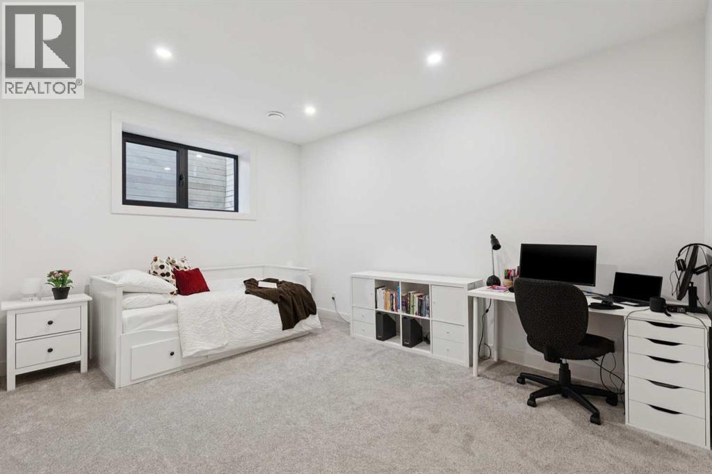3728 5 Avenue SW - 37