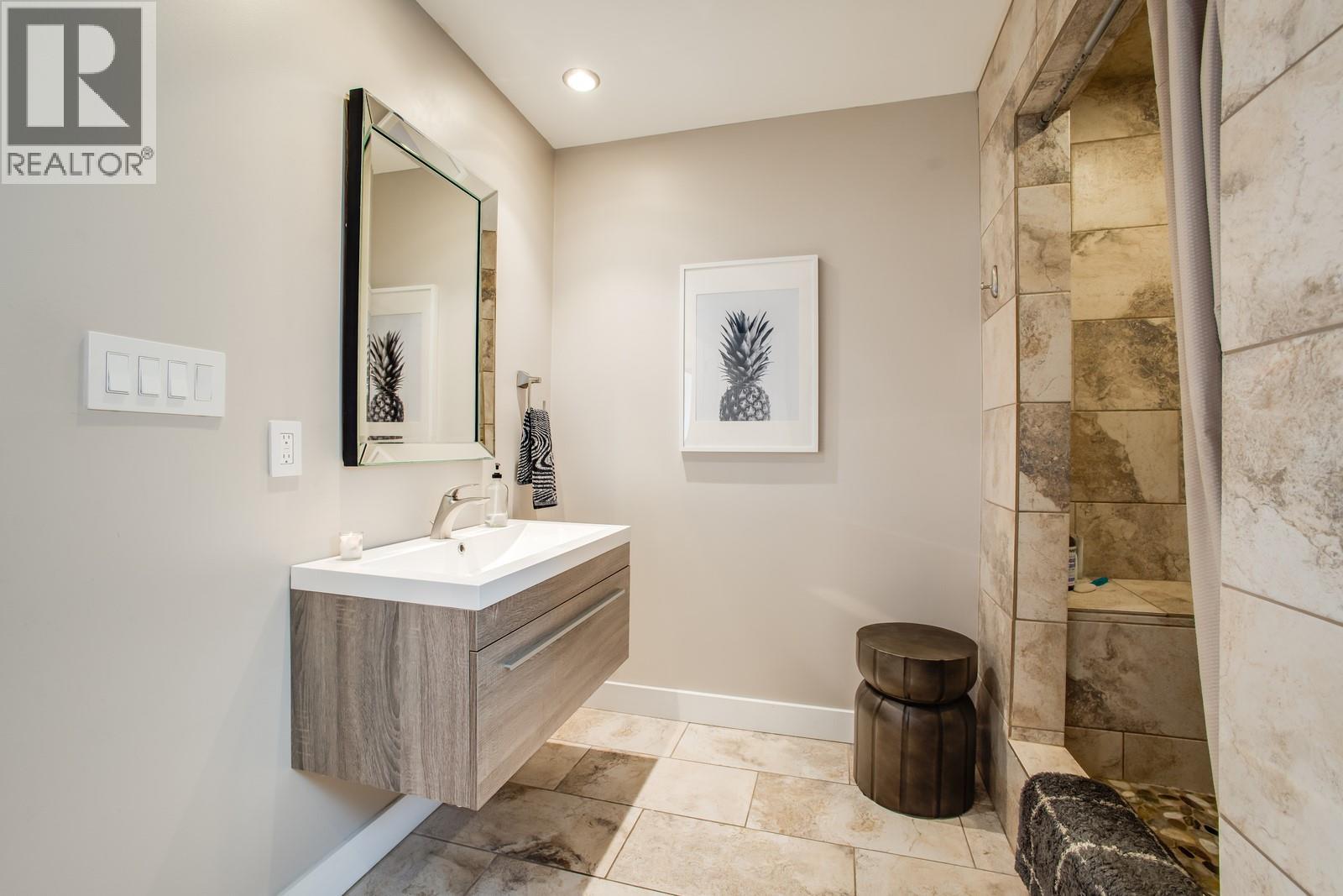  819 Cadder Avenue, Kelowna
