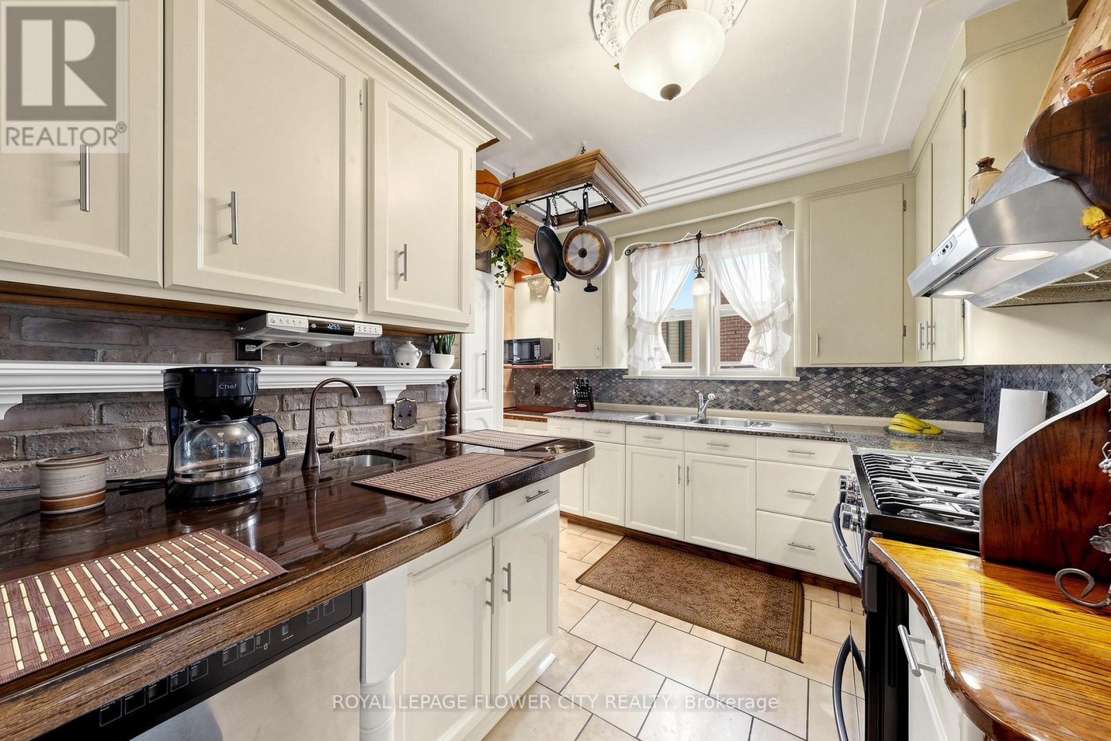 287 COURTLAND AVENUE E - 13