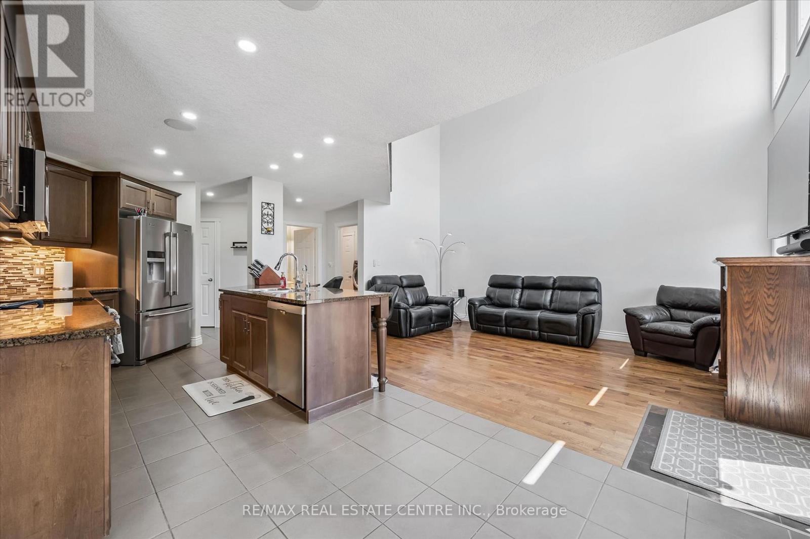 114 ISAAC SHANTZ DRIVE - 6