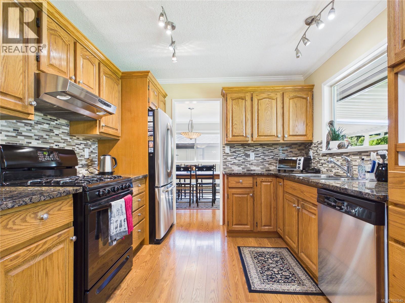 1179 Clubhouse Dr, Qualicum Beach