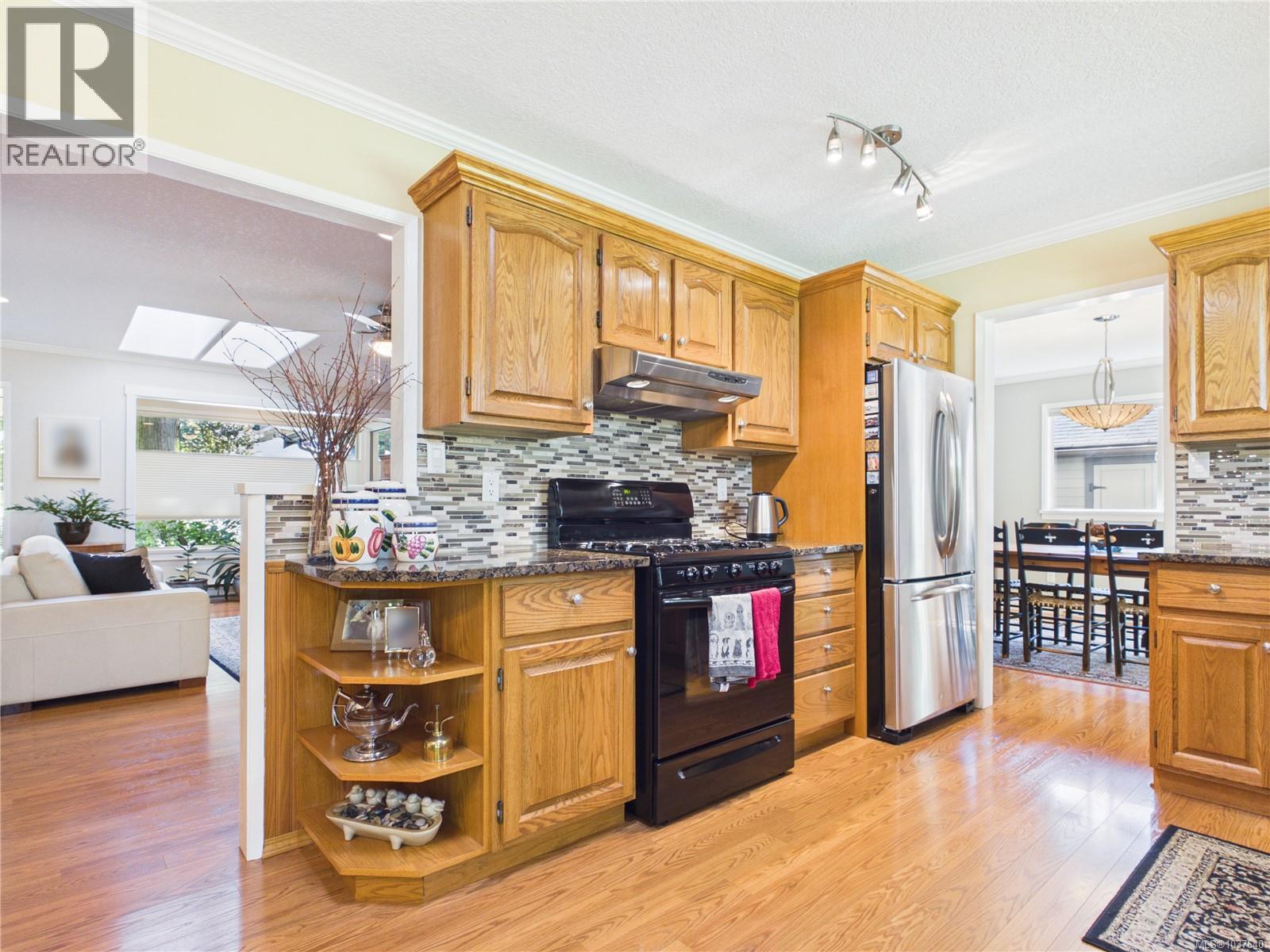 1179 Clubhouse Dr, Qualicum Beach