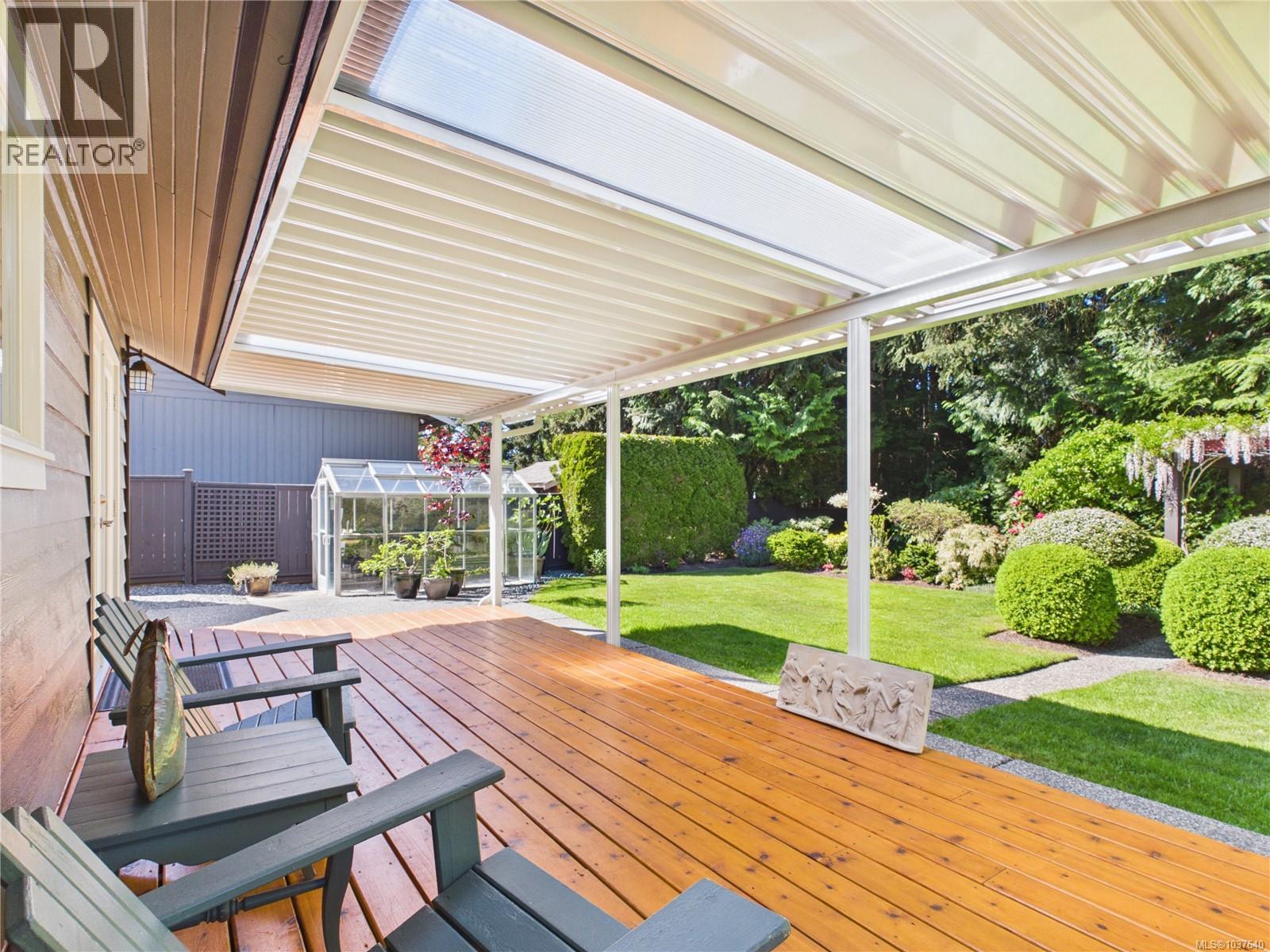 1179 Clubhouse Dr, Qualicum Beach