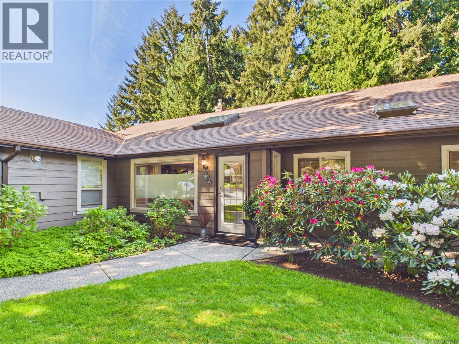 1179 Clubhouse Dr, Qualicum Beach