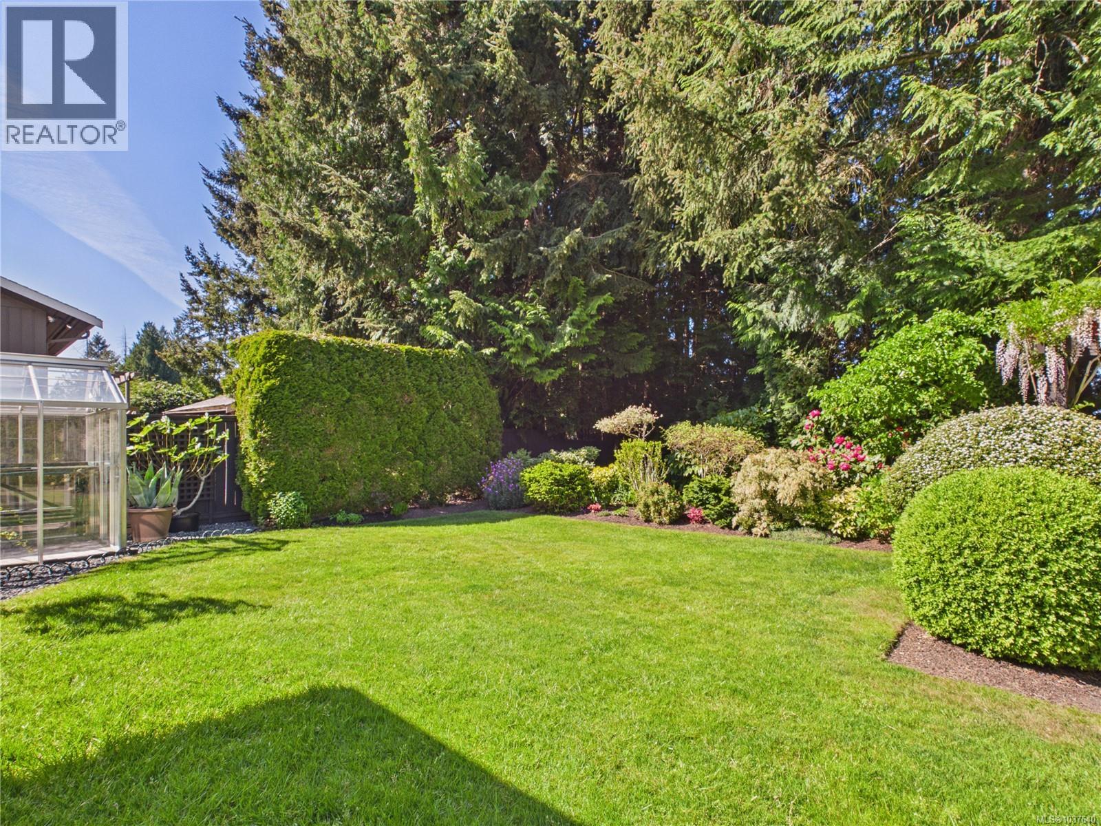 1179 Clubhouse Dr, Qualicum Beach