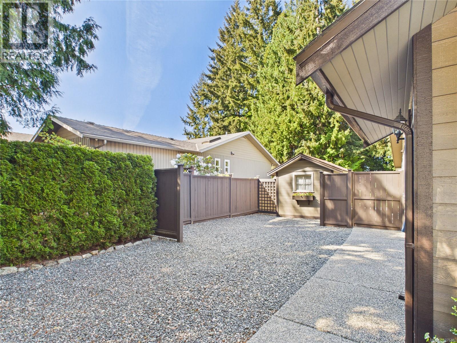 1179 Clubhouse Dr, Qualicum Beach