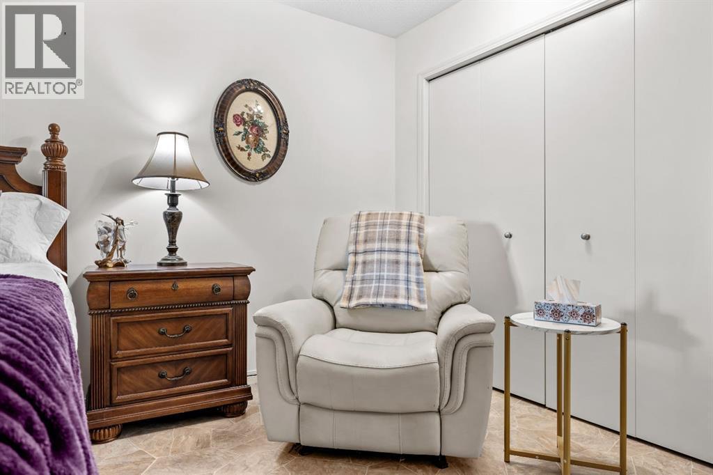 #215 3 Parklane Way - 19