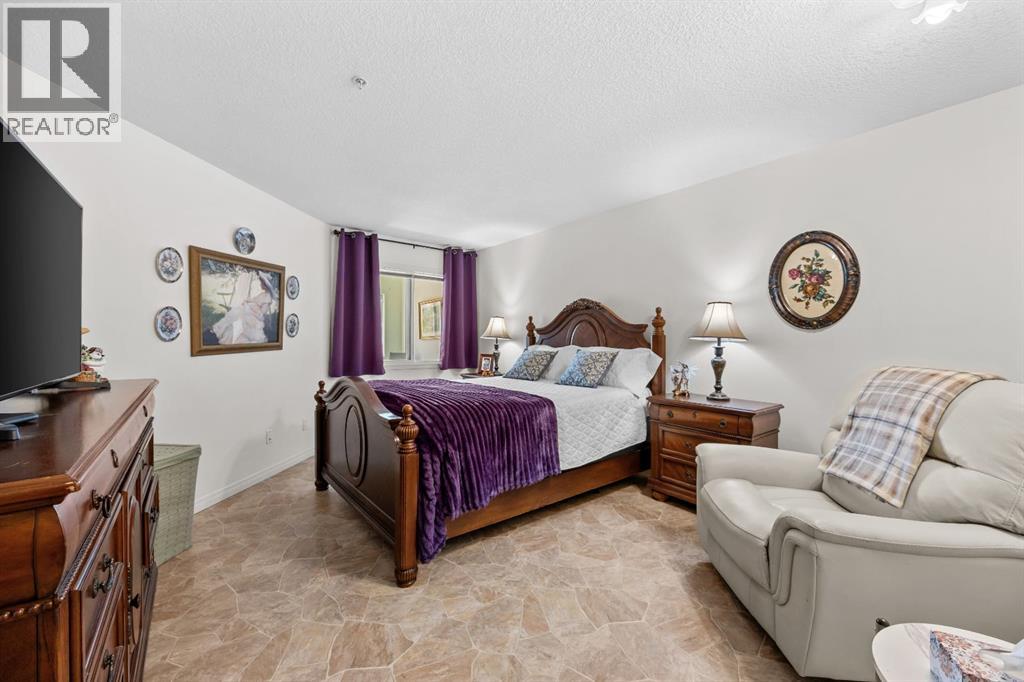 #215 3 Parklane Way - 16