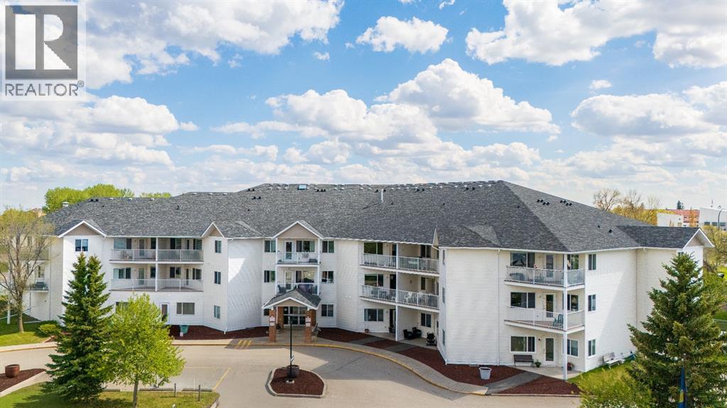 #215 3 Parklane Way - Image 2