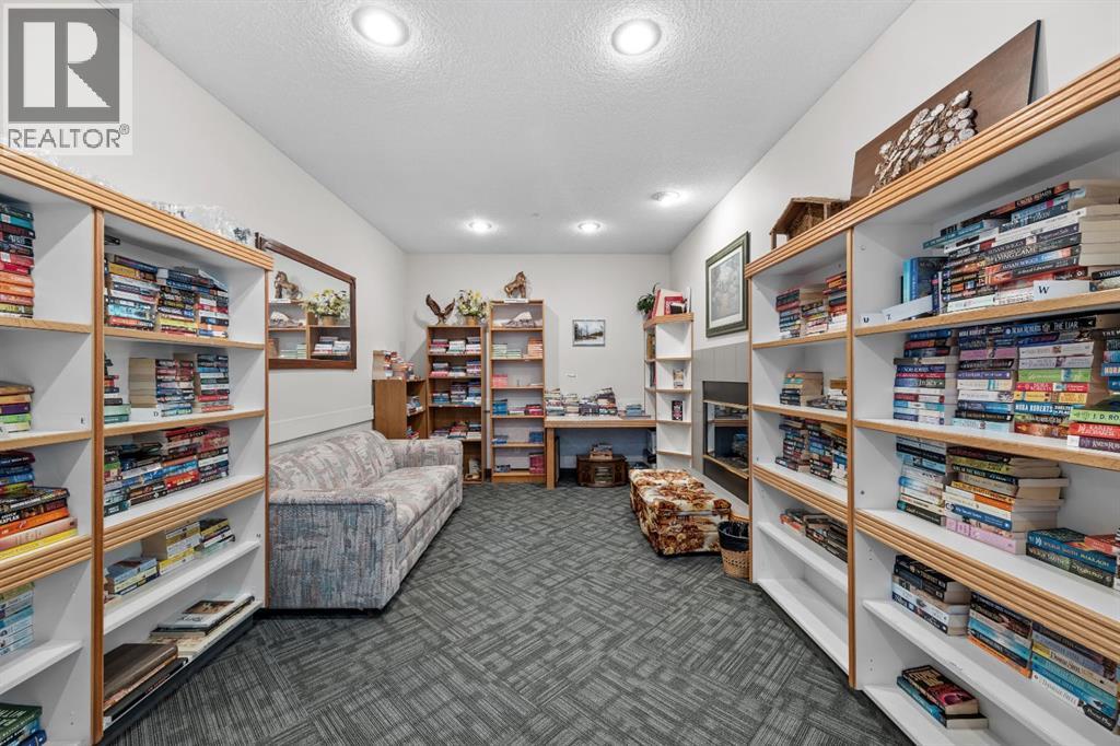 #215 3 Parklane Way - 27