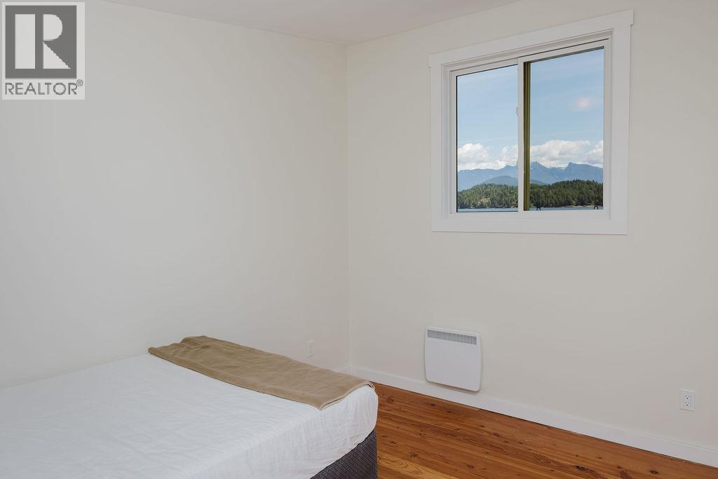 1498 TIDEVIEW ROAD, Gibsons