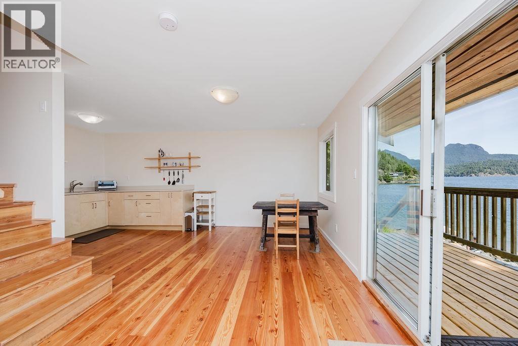 1498 TIDEVIEW ROAD, Gibsons