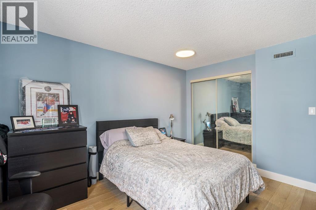 #940 1001 13 Avenue SW - 17