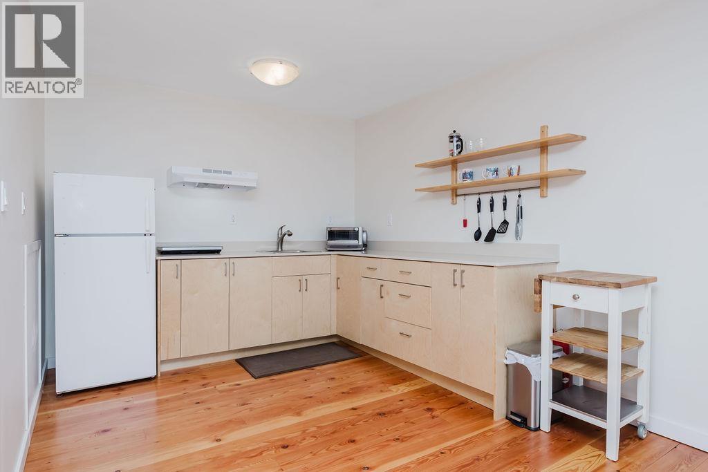 1498 TIDEVIEW ROAD, Gibsons