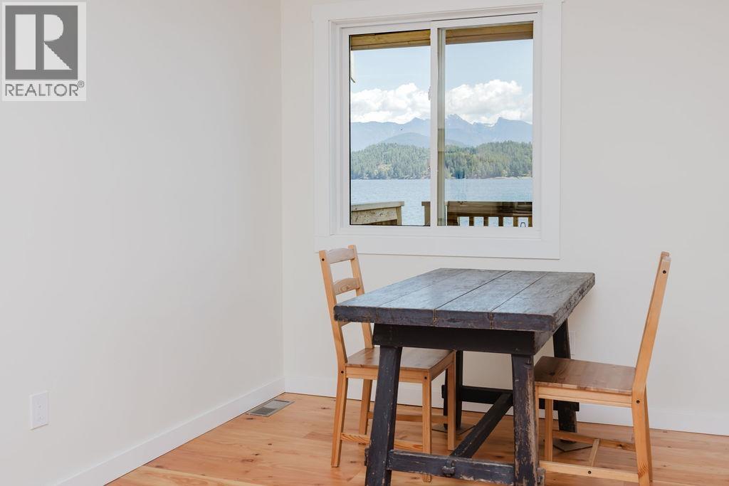 1498 TIDEVIEW ROAD, Gibsons