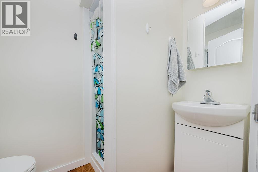 1498 TIDEVIEW ROAD, Gibsons