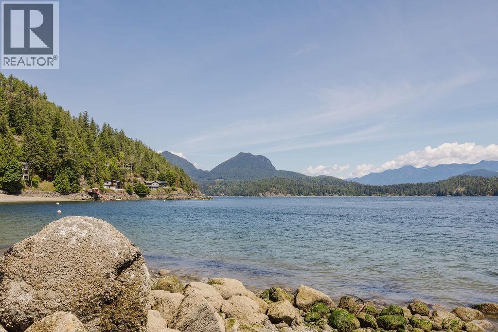 1498 TIDEVIEW ROAD, Gibsons