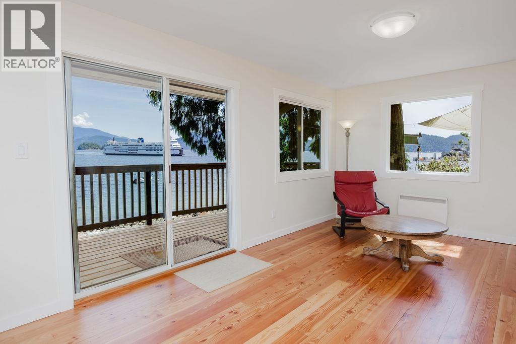 1498 TIDEVIEW ROAD, Gibsons