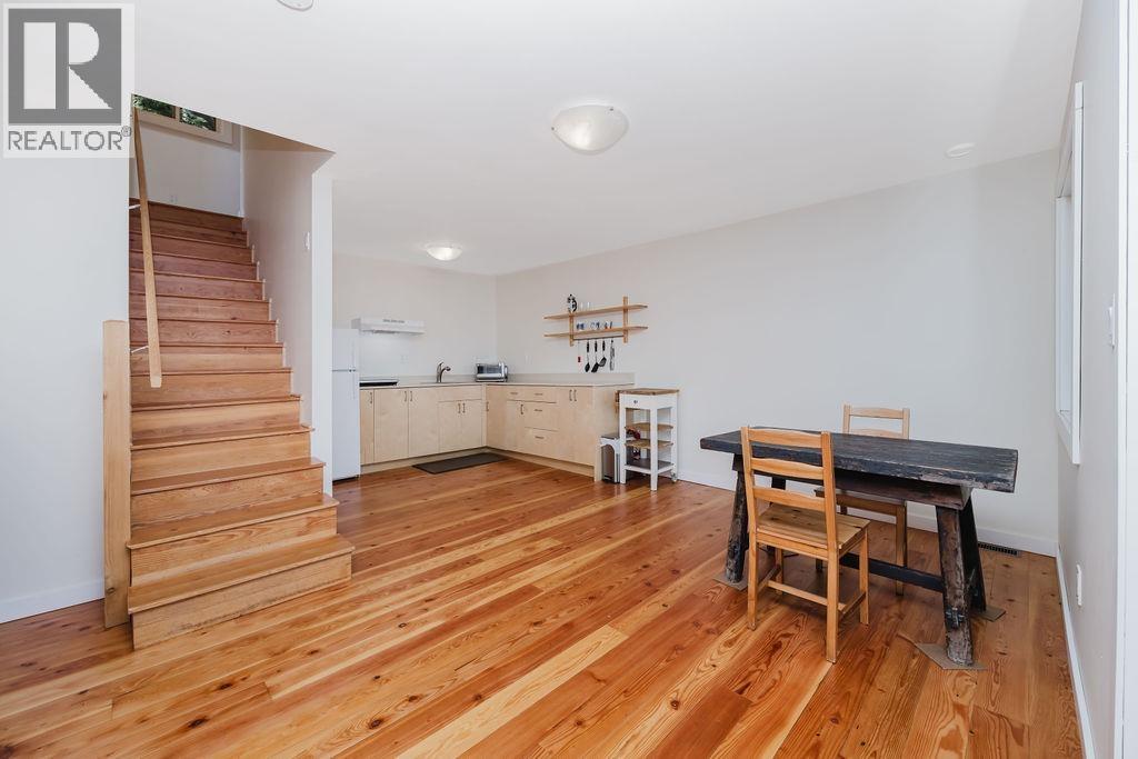 1498 TIDEVIEW ROAD, Gibsons