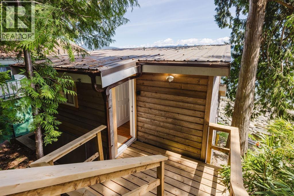 1498 TIDEVIEW ROAD, Gibsons
